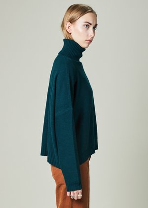 Manuelle Guibal Yam Cashmere Turtleneck Sweater Manuelle Guibal Yam Cashmere Turtleneck Sweater