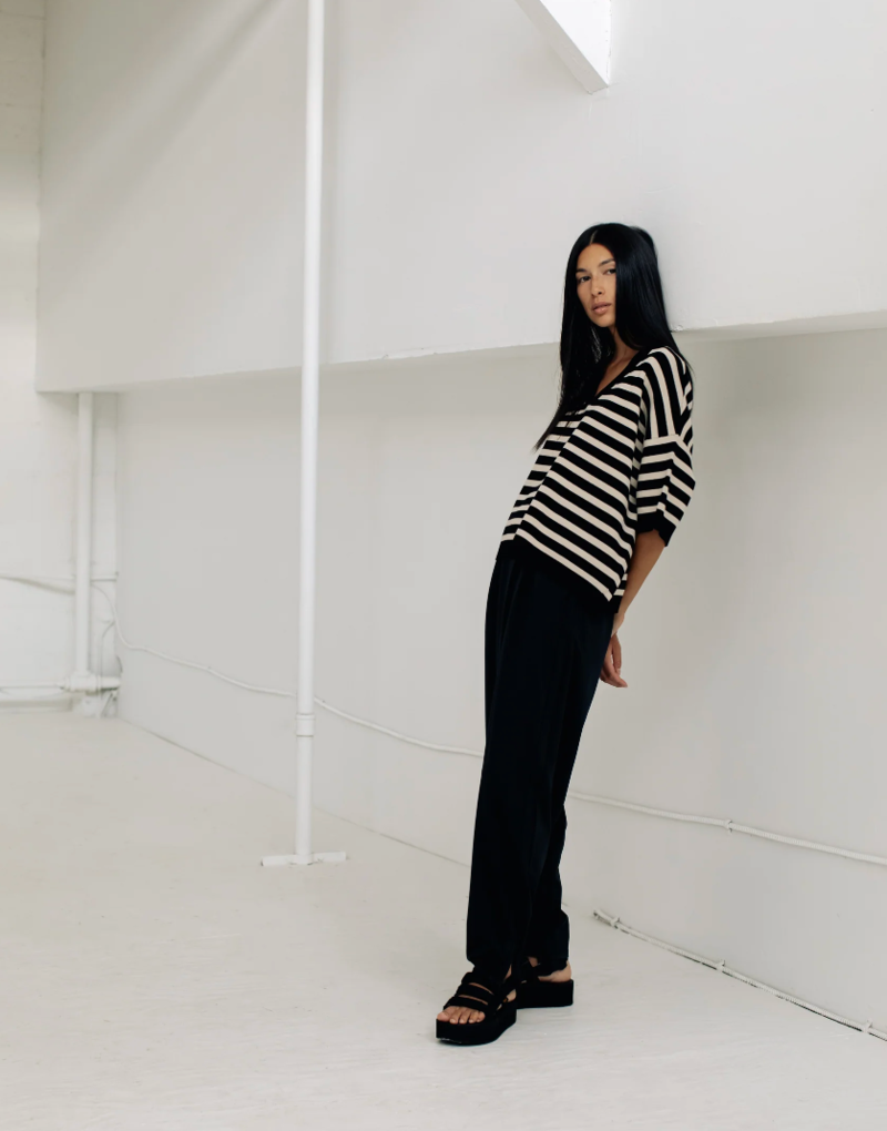 Paper Label Sara Boxy V-Neck - Black | Garmentory