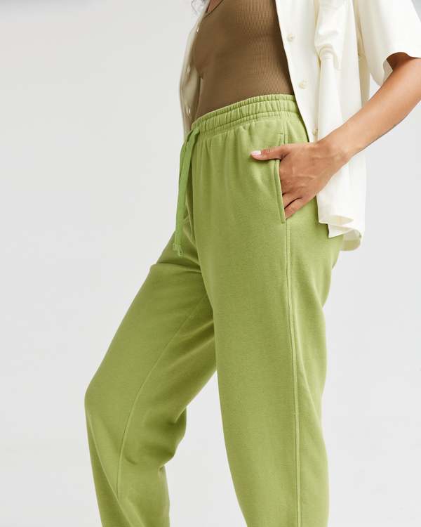 Richer Poorer Women's Recycled Fleece Classic Sweatpant