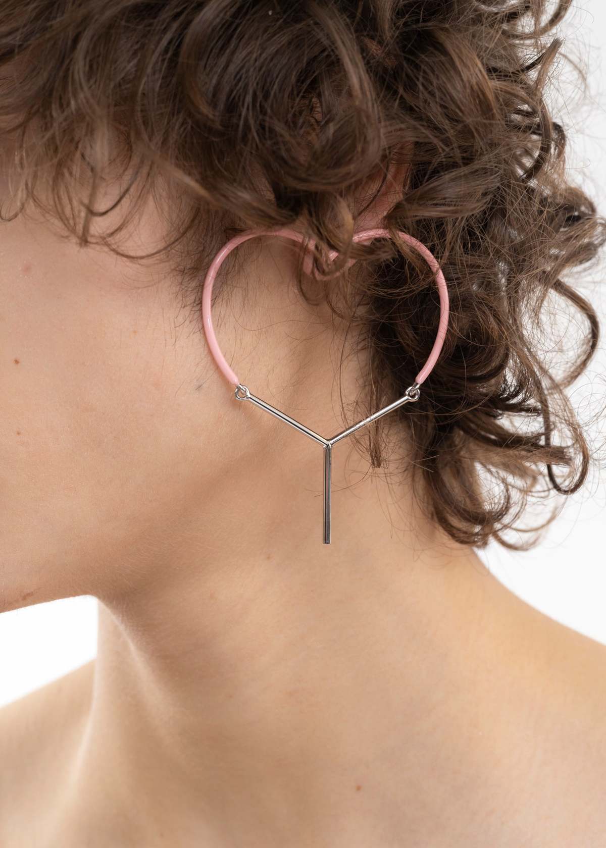 ピアス Y/PROJECT SILVER MINI Y EARRINGS Y/project Mini Y Heart Earrings - Silver | Garmentory