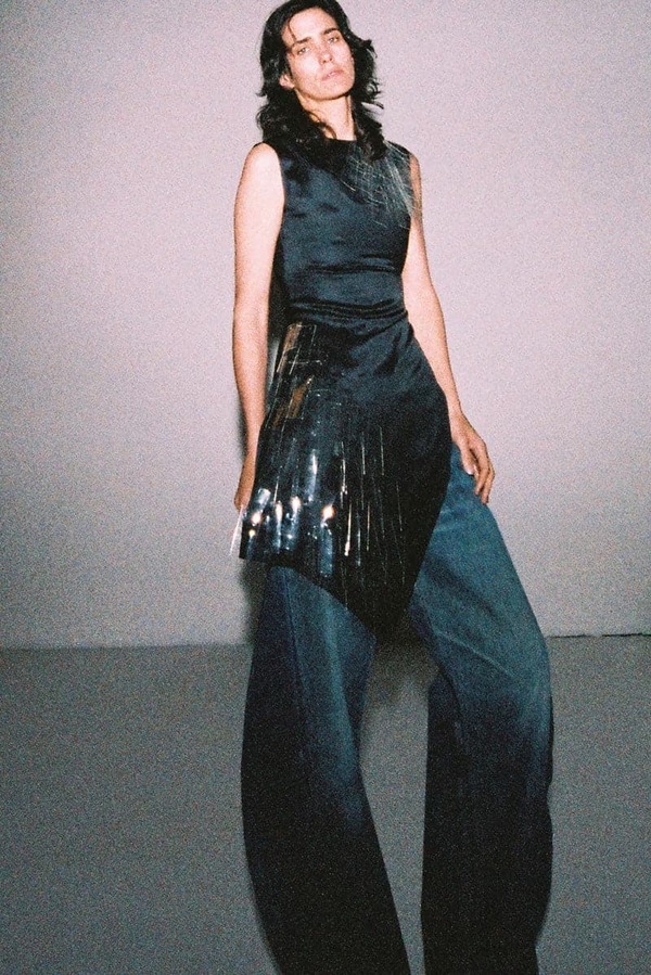 A.W.A.K.E. MODE Sleeveless Asymmetric Top