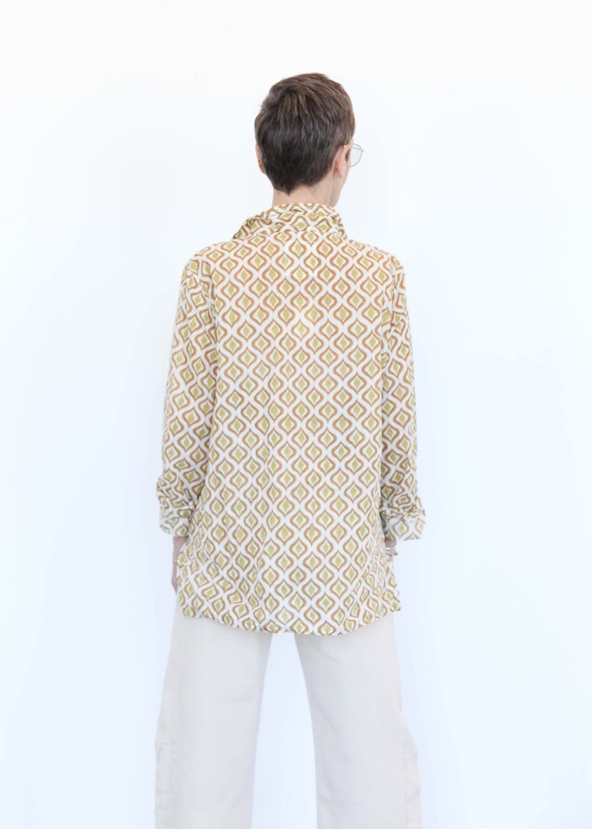 Auntie Oti Button Shirt - Wallpaper - Image 3 of 12