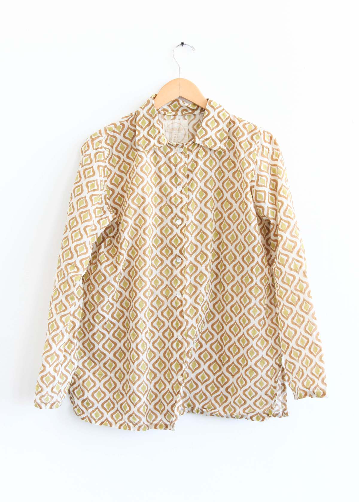 Auntie Oti Button Shirt - Wallpaper - Image 4 of 12