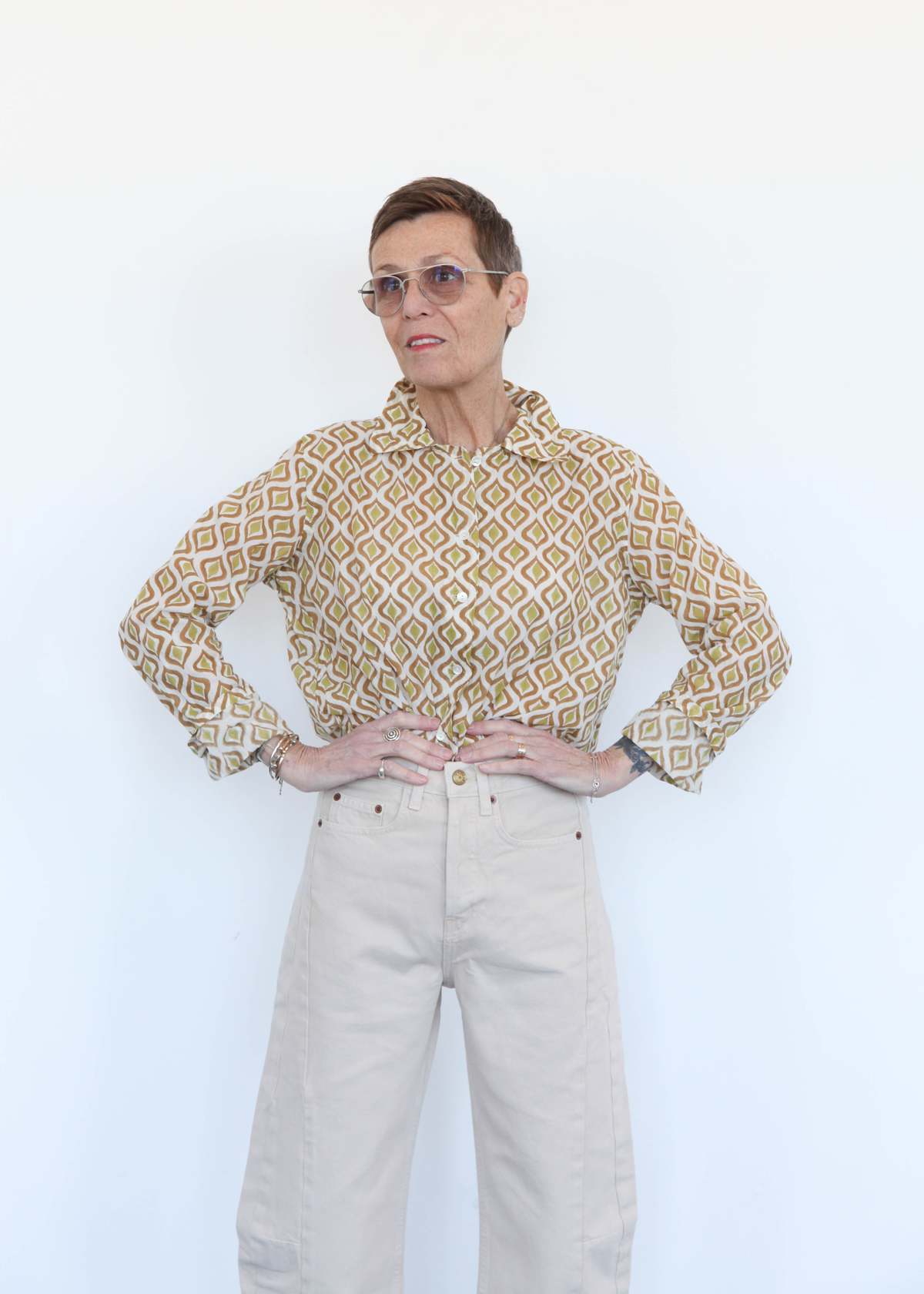 Auntie Oti Button Shirt - Wallpaper - Image 7 of 12