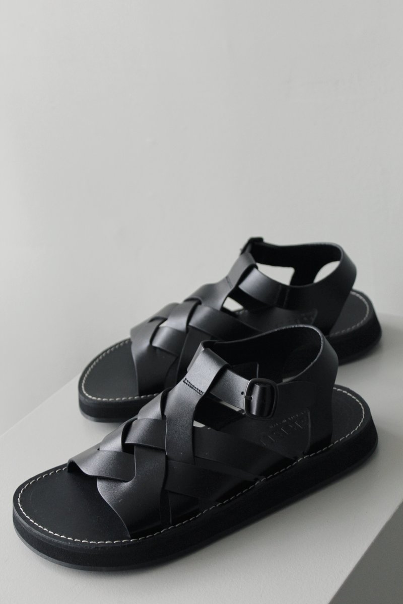 HEREU Dira BLACK 【40】　定価¥63800 HEREU Dira BLACK 【40】 定価¥63800