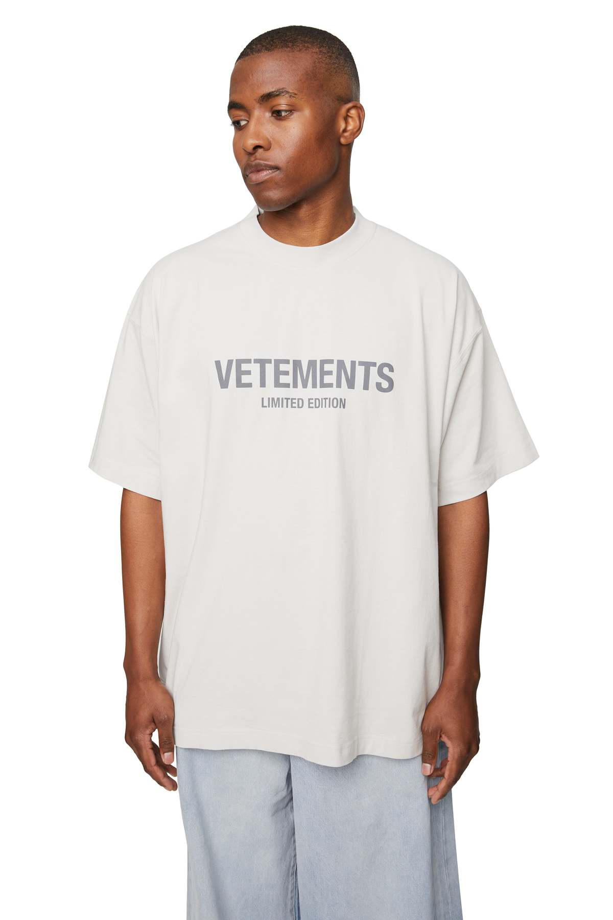 【VETEMENTS】グレー Limited Edition Tシャツ VETEMENTS | Light grey Men's Oversize-t-shirt | YOOX