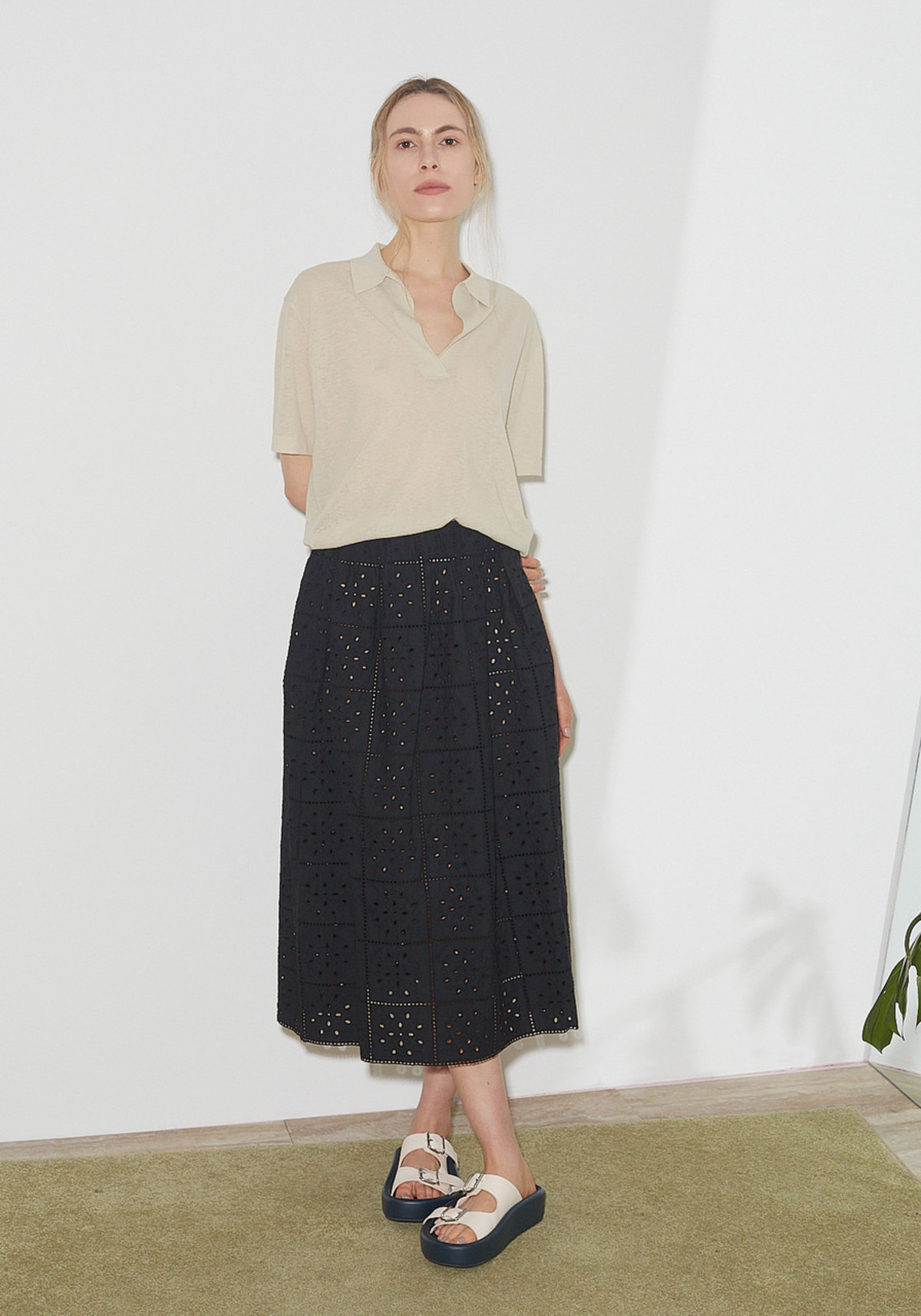 Ganni-Broderie-Skirt---Black-