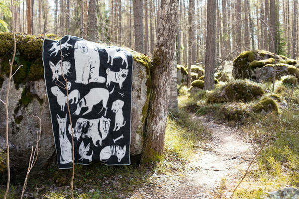 Lapuan Kankurit KOIRAPUISTO Blanket - Black/White | Garmentory