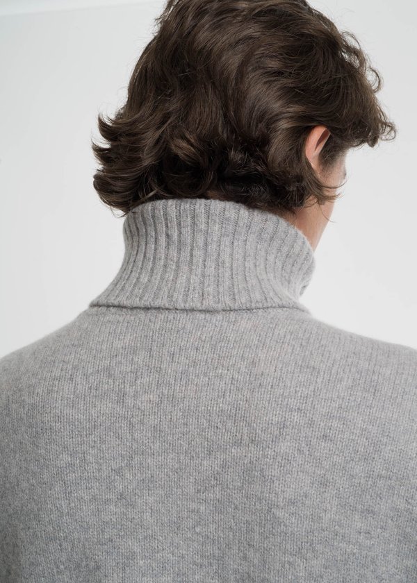 Harmony Grey Windy Turtleneck Knit Sweater Harmony Grey Windy Turtleneck Knit Sweater