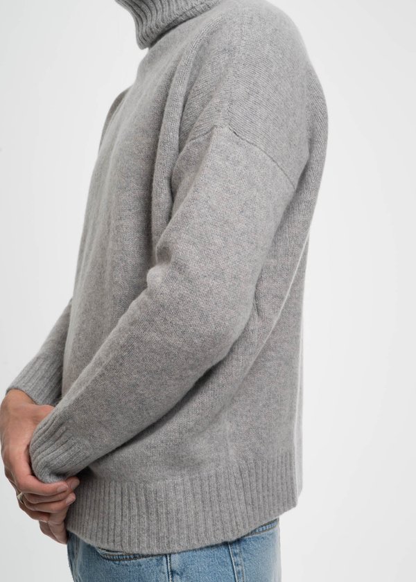 Harmony Grey Windy Turtleneck Knit Sweater Harmony Grey Windy Turtleneck Knit Sweater
