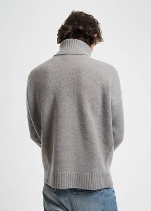 Harmony Grey Windy Turtleneck Knit Sweater Harmony Grey Windy Turtleneck Knit Sweater