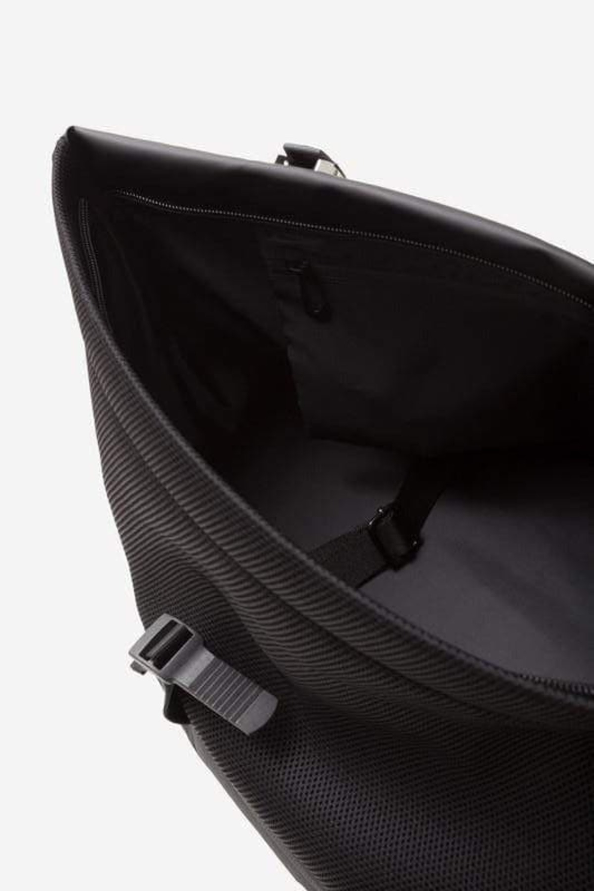 Côte & Ciel Isar M Obsidian - Black | Garmentory