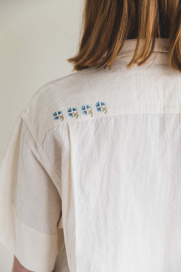 STORY mfg. Sampler Hand Embroidery Greetings Shirt