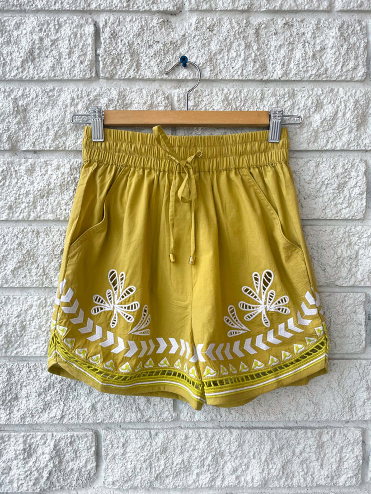 Chufy HENRY EMBROIDERED SHORTS - SOUMY OLIVE - Image 2 of 4