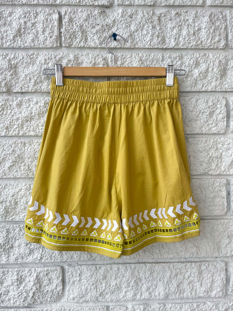 Chufy HENRY EMBROIDERED SHORTS - SOUMY OLIVE