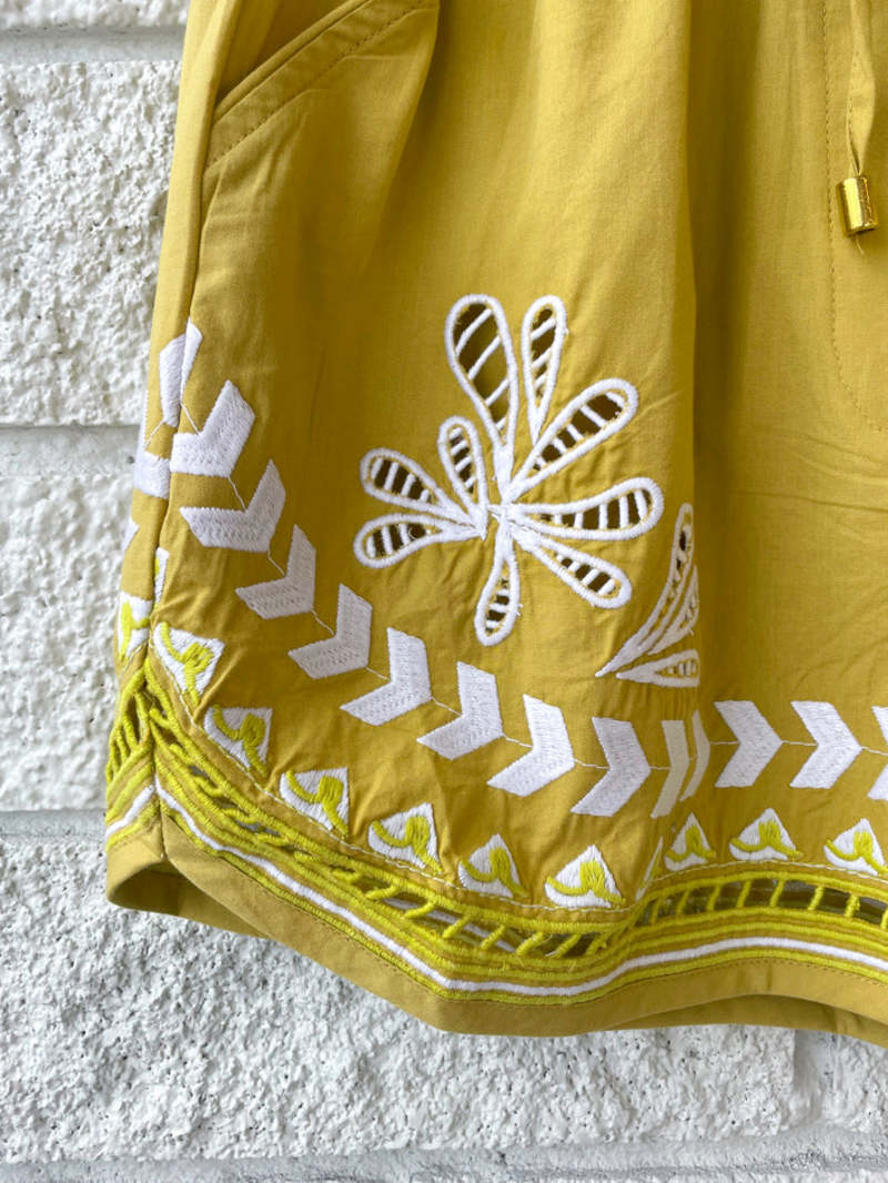 Chufy HENRY EMBROIDERED SHORTS - SOUMY OLIVE