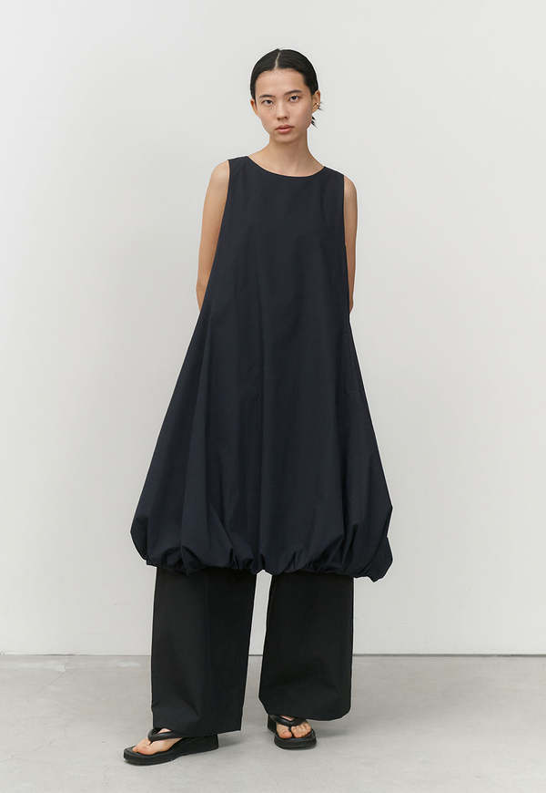 AMOMENTO Three Tuck Banding Pants - Black | Garmentory