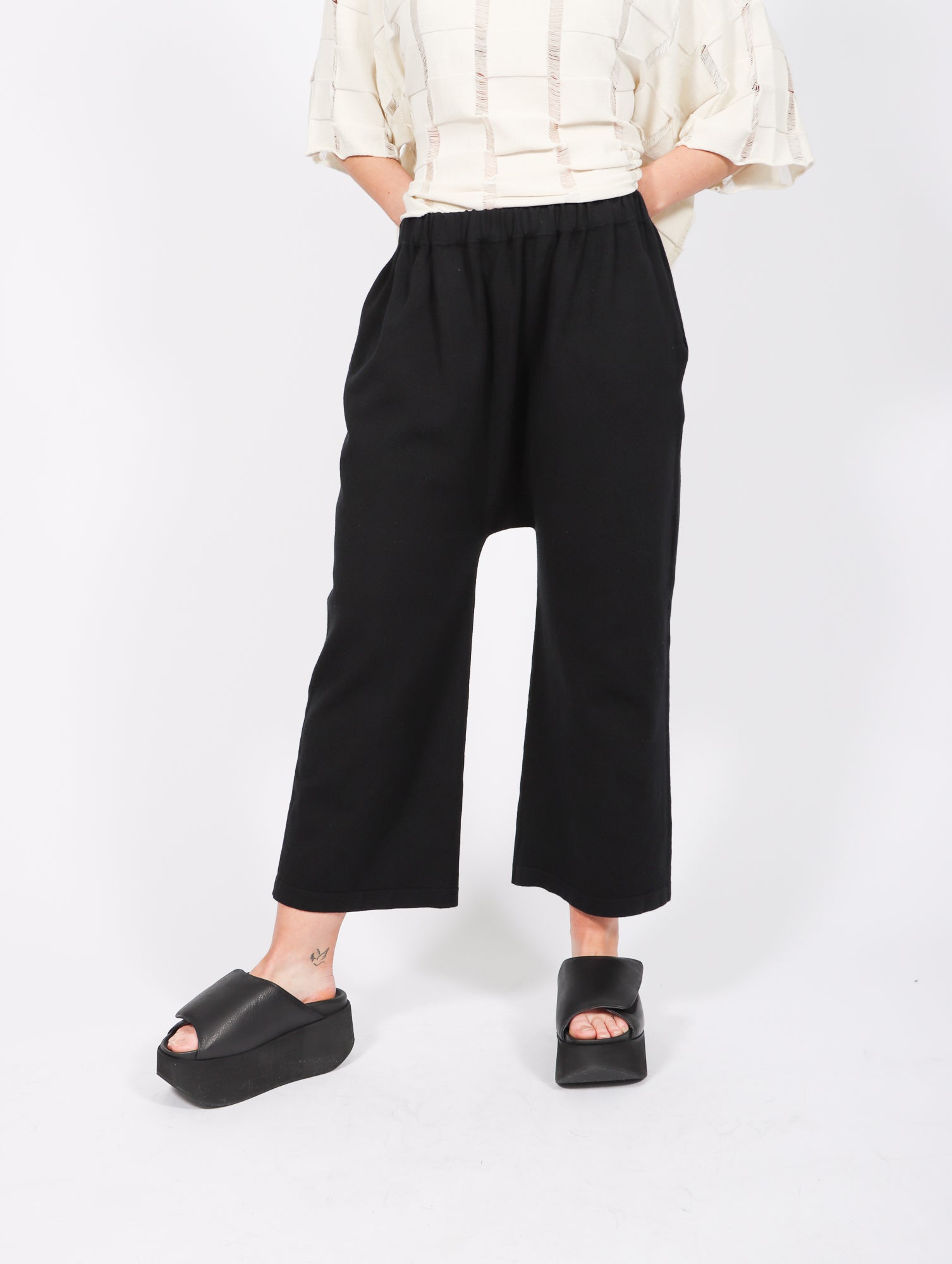 専用☆【新品タグ付】LAUREN MANOOGIAN PEG PANTS Lauren Manoogian Peg Pants - Black | Garmentory