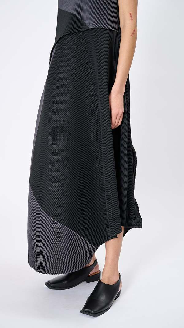 Issey Miyake Ridge Pleats Dress - Black/Charcoal | Garmentory