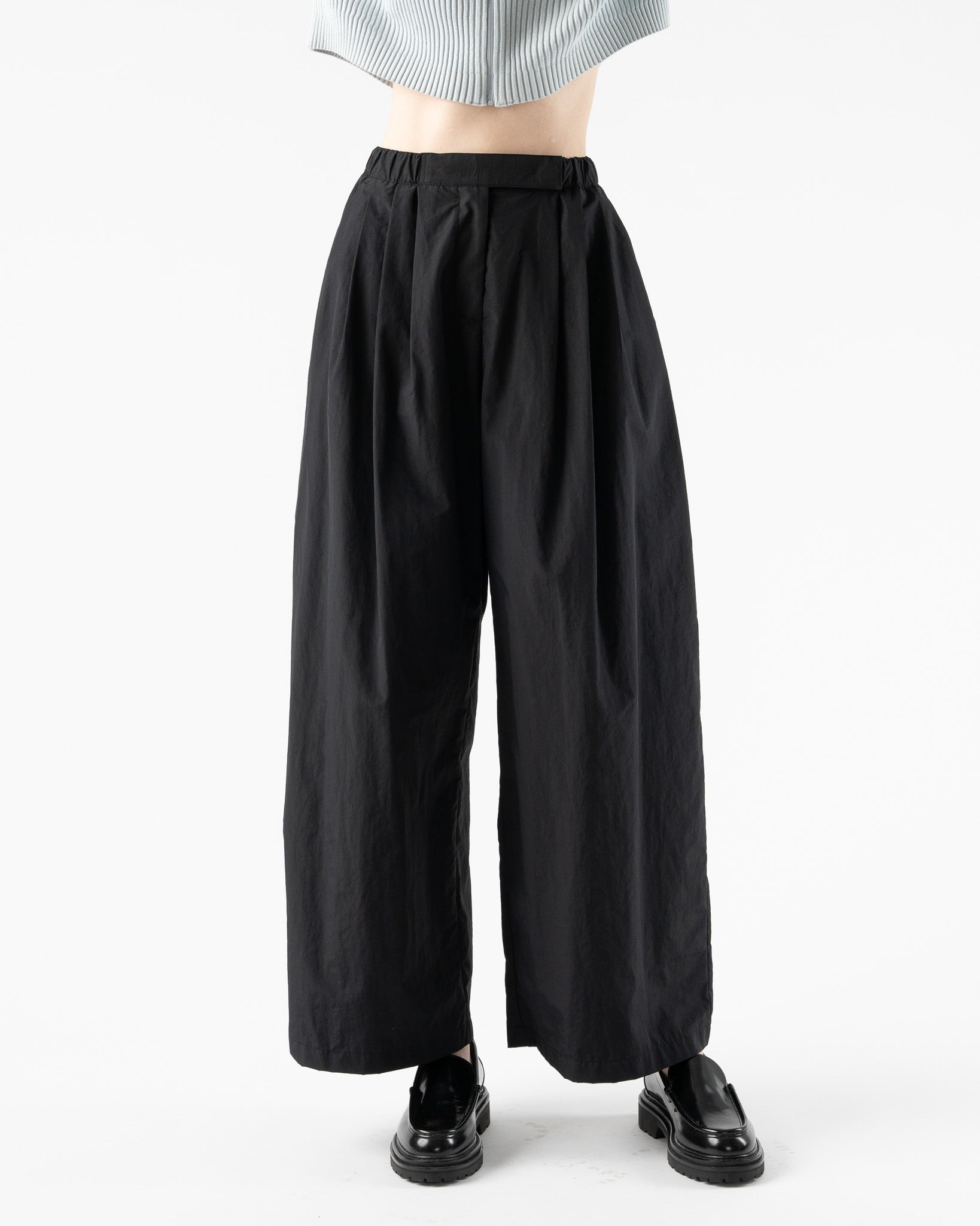 Amomento Three Tuck Banding Pants - Black | Garmentory