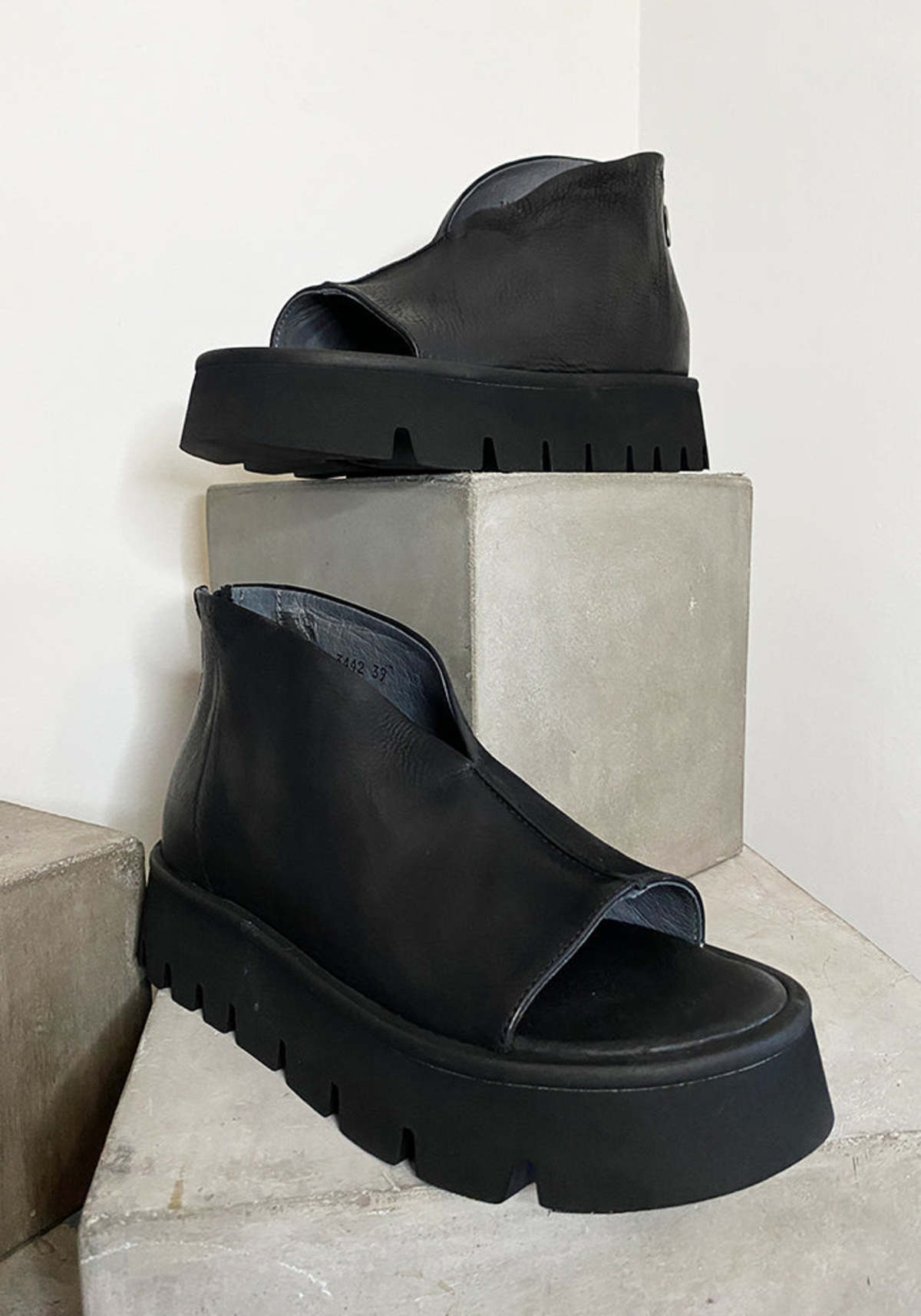 Lofina Leather Open Toe Flatform Black Garmentory