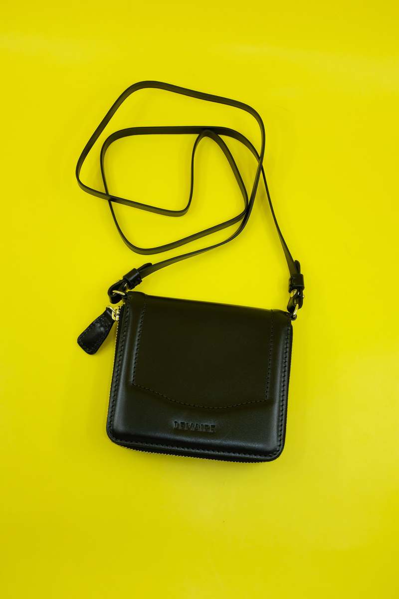 【コロ助】LEMAIRE RANSEL SQUARE ZIP WALLET Lemaire Cow Leather Ransel Square Zip Wallet - Black | Garmentory