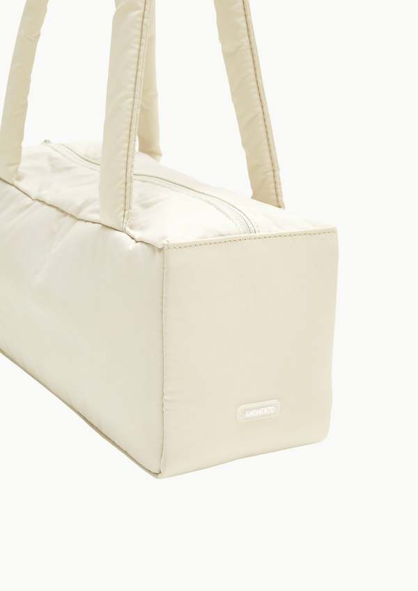 トートバッグ +AMOMENTO+ PADDED SQUARE SHOULDER BAGLIGHT BEIGE AM23SSW07BG Amomento | Padded Square Shoulder Bag | Light Beige | Garmentory