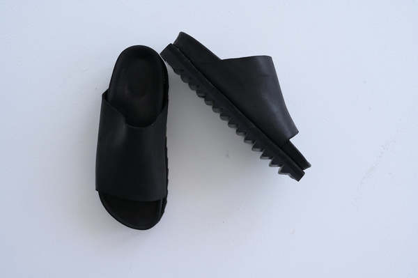 靴 GUIDI NEW STYLE SANDALS Guidi Slide Sandals - Black | Garmentory