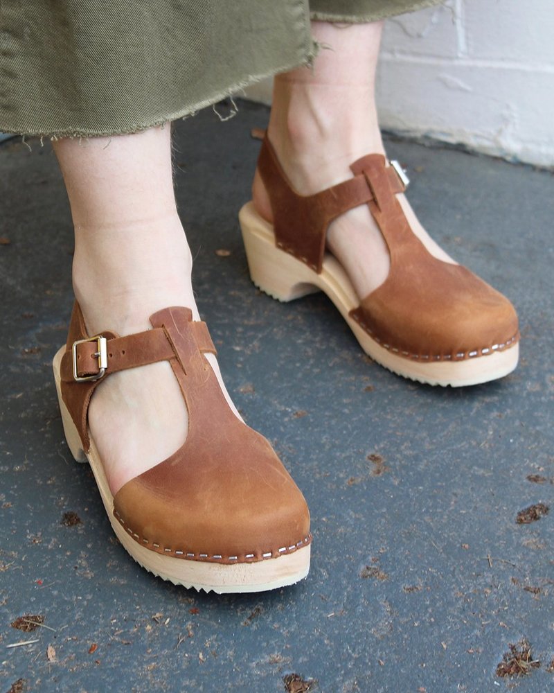 Lotta from Stockholm Low Wood T-Bar in Brown Oiled Nubuck