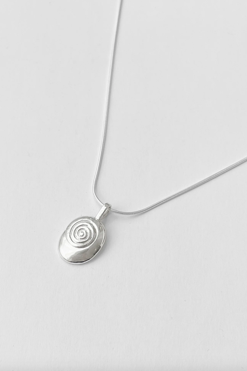 アクセサリー Nautilus silver and cord necklace Nautilus silver and cord necklace（Nautilus Fine Silver