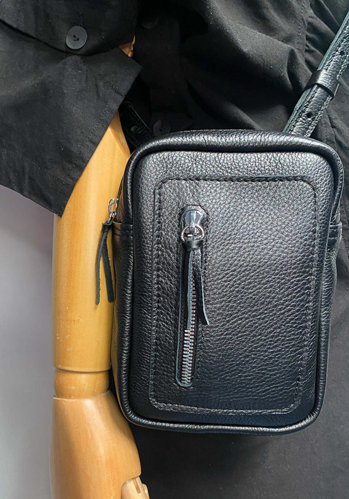 Riel Square Leather Cell Sling Zip Bag Black Garmentory