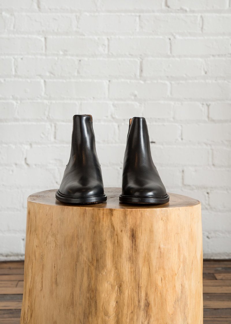 Woman by Common Projects Chelsea in Leather Black Garmentory