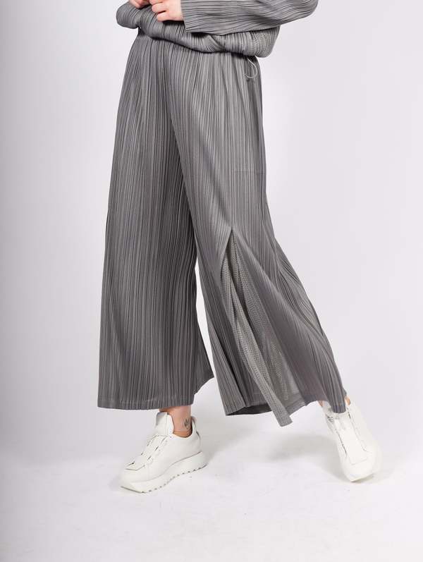 美品 PLEATS PLEASE パンツ ストレッチ グレー Pleats Please Issey Miyake Flick Pants - Gray | Garmentory