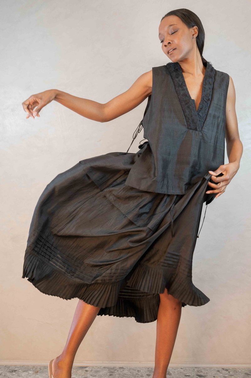 Bunon Gather Tuck Skirt - Black | Garmentory