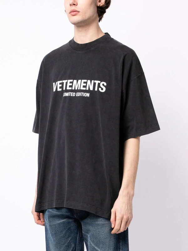VETEMENTS Unisex Logo Limited Edition T-Shirt - WASHED BLACK