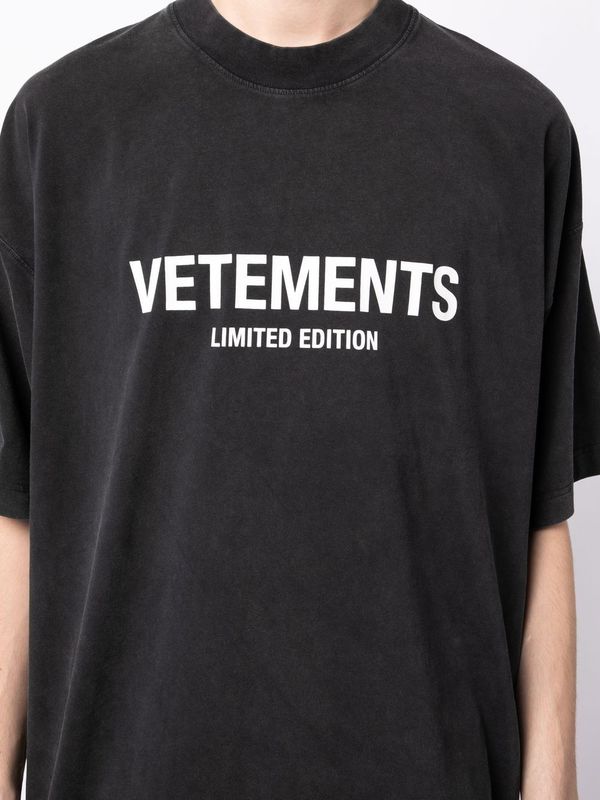 VETEMENTS Unisex Logo Limited Edition T-Shirt - WASHED BLACK
