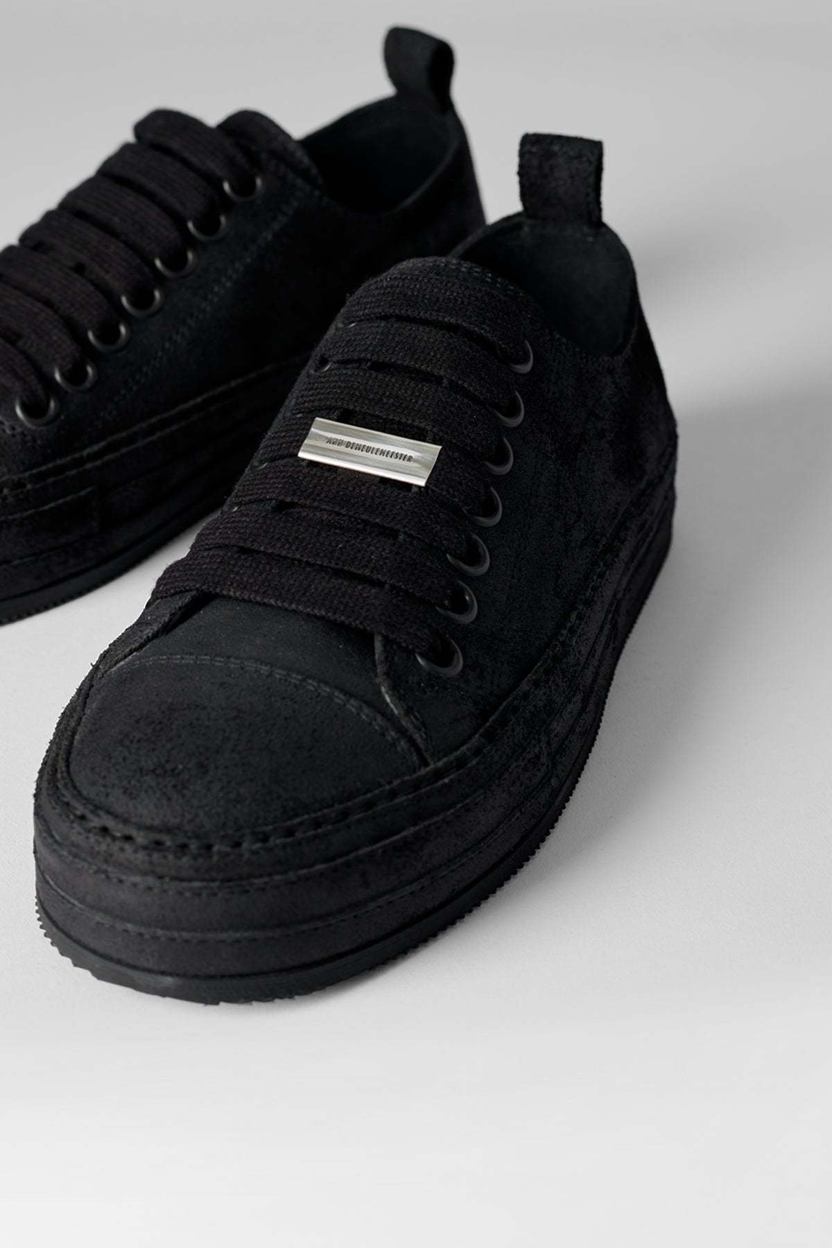 ANN DEMEULEMEESTER MEN Gert Low-Top Crosta Painted Sneakers 
