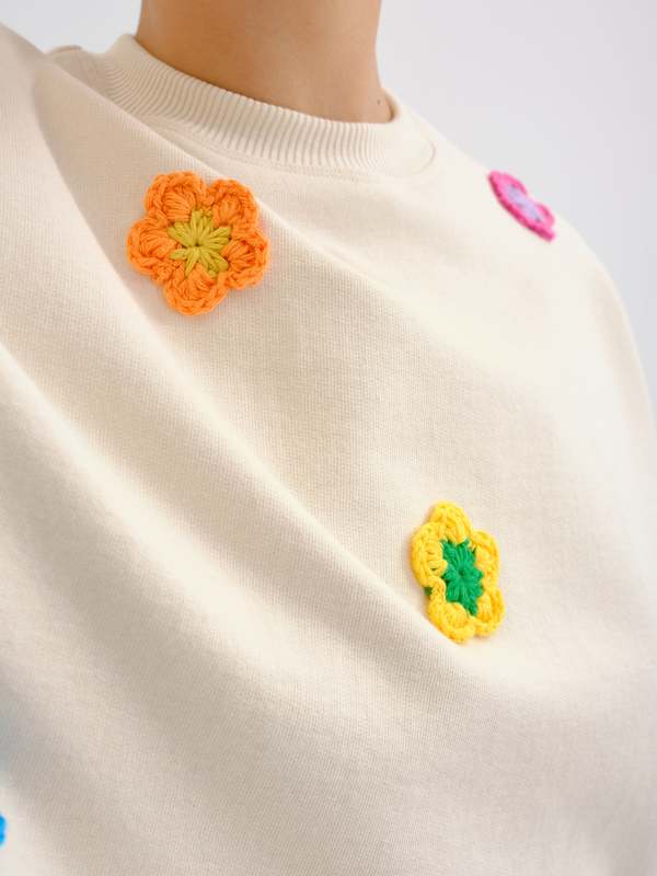 Odeyalo Anemone Flowers Crew Neck - Beige Odeyalo Anemone Flowers Crew Neck - Beige