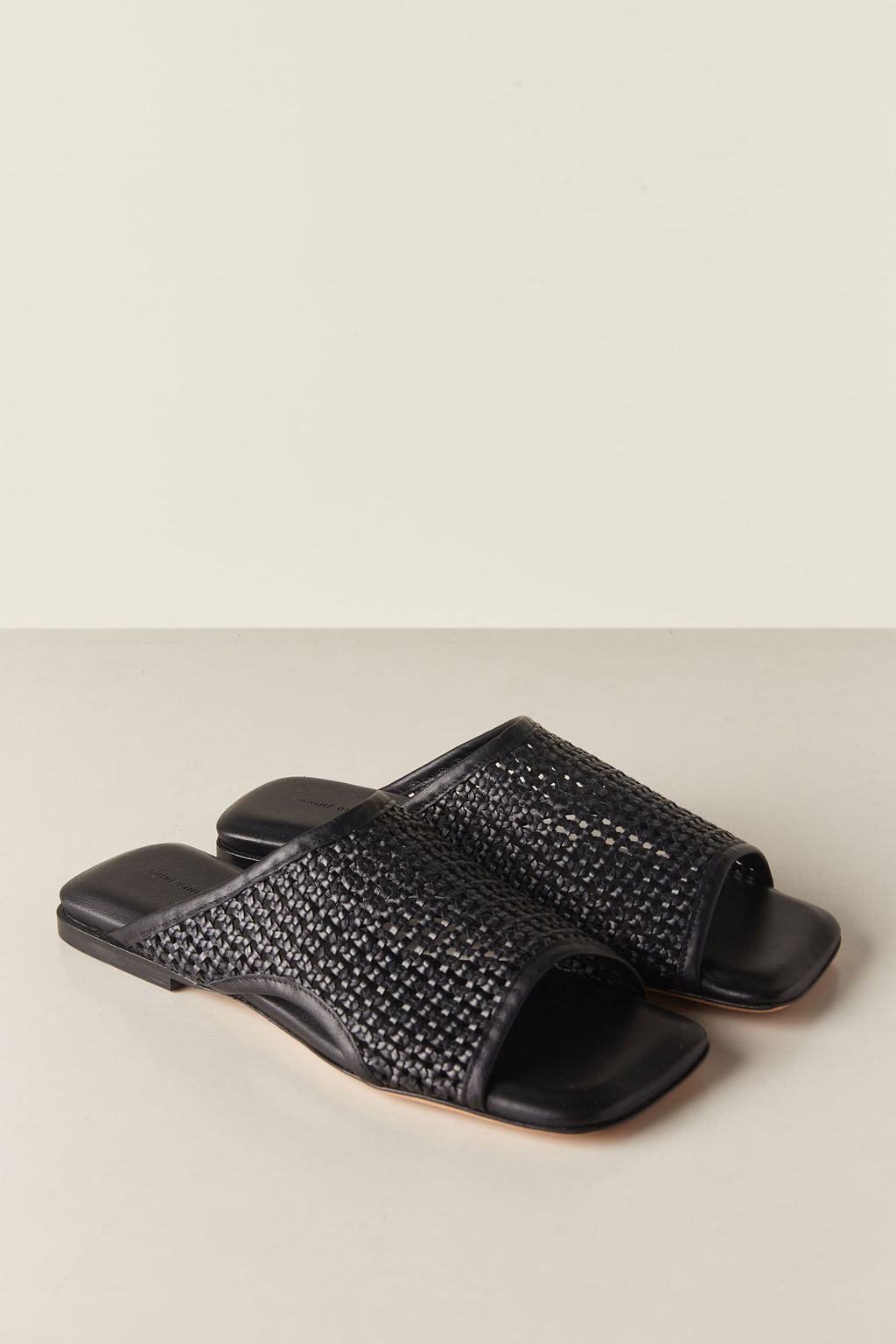 Anine Bing HOXTON SLIDES - Black | Garmentory