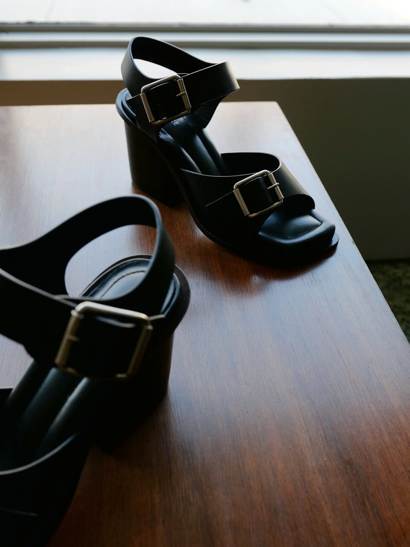 LEMAIRE ブラック Square ヒールサンダル Square Heeled Sandals — Black – La Garçonne
