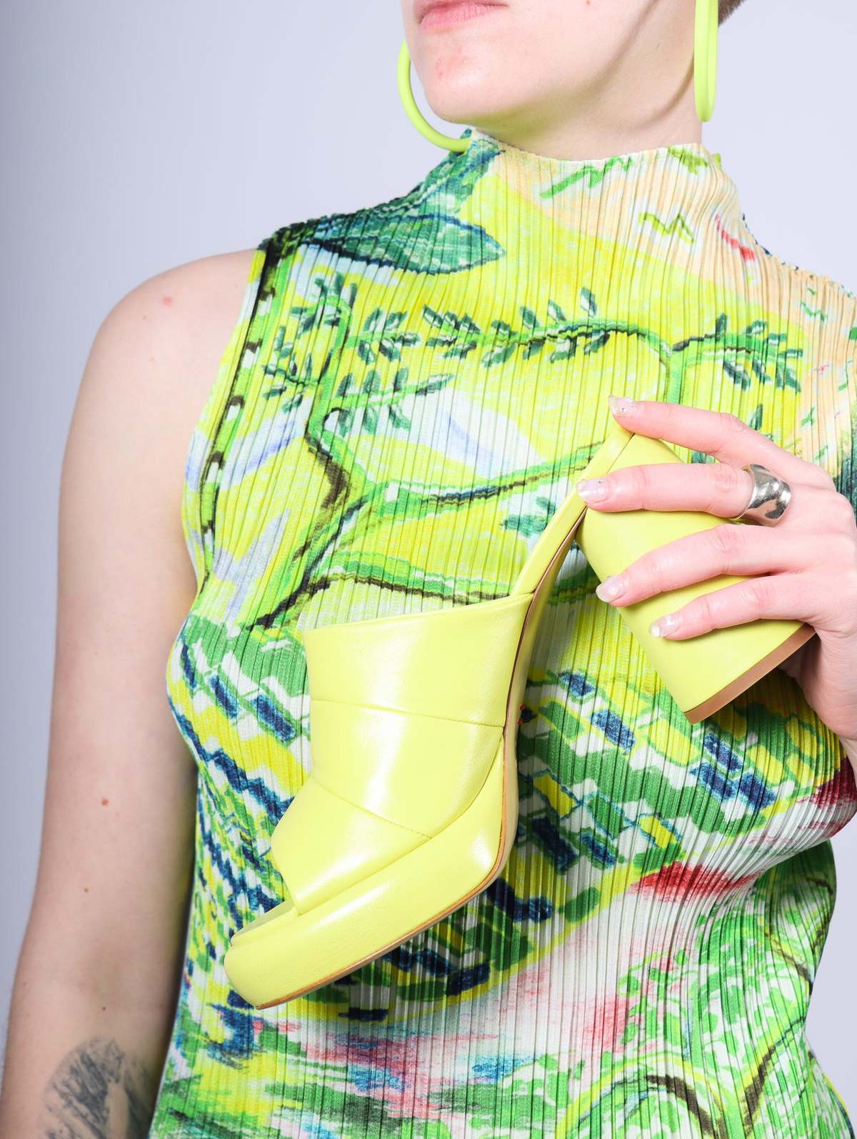 プリーツプリーズPROMENADE GREEN Pleats Please Issey Miyake Promenade Pleated Sleeveless Top