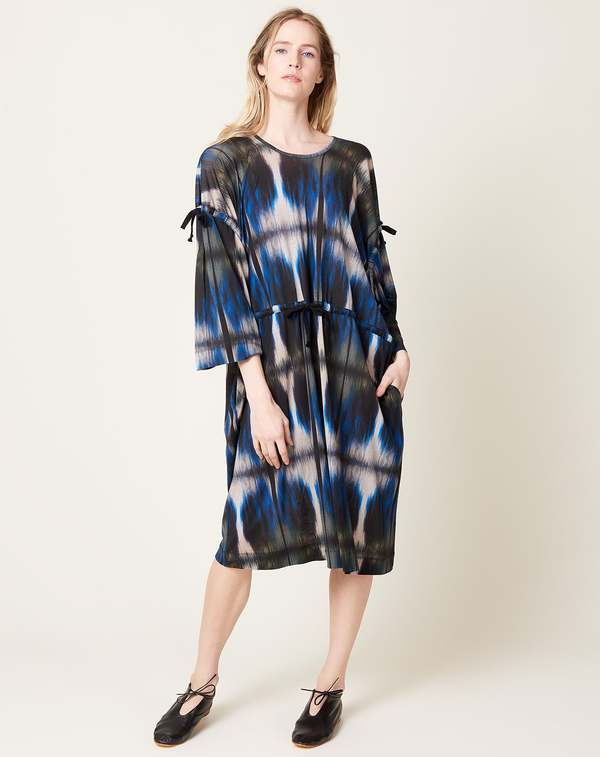 black and blue jersey dress Travel Jersey Dress – Karen Kane main image 0