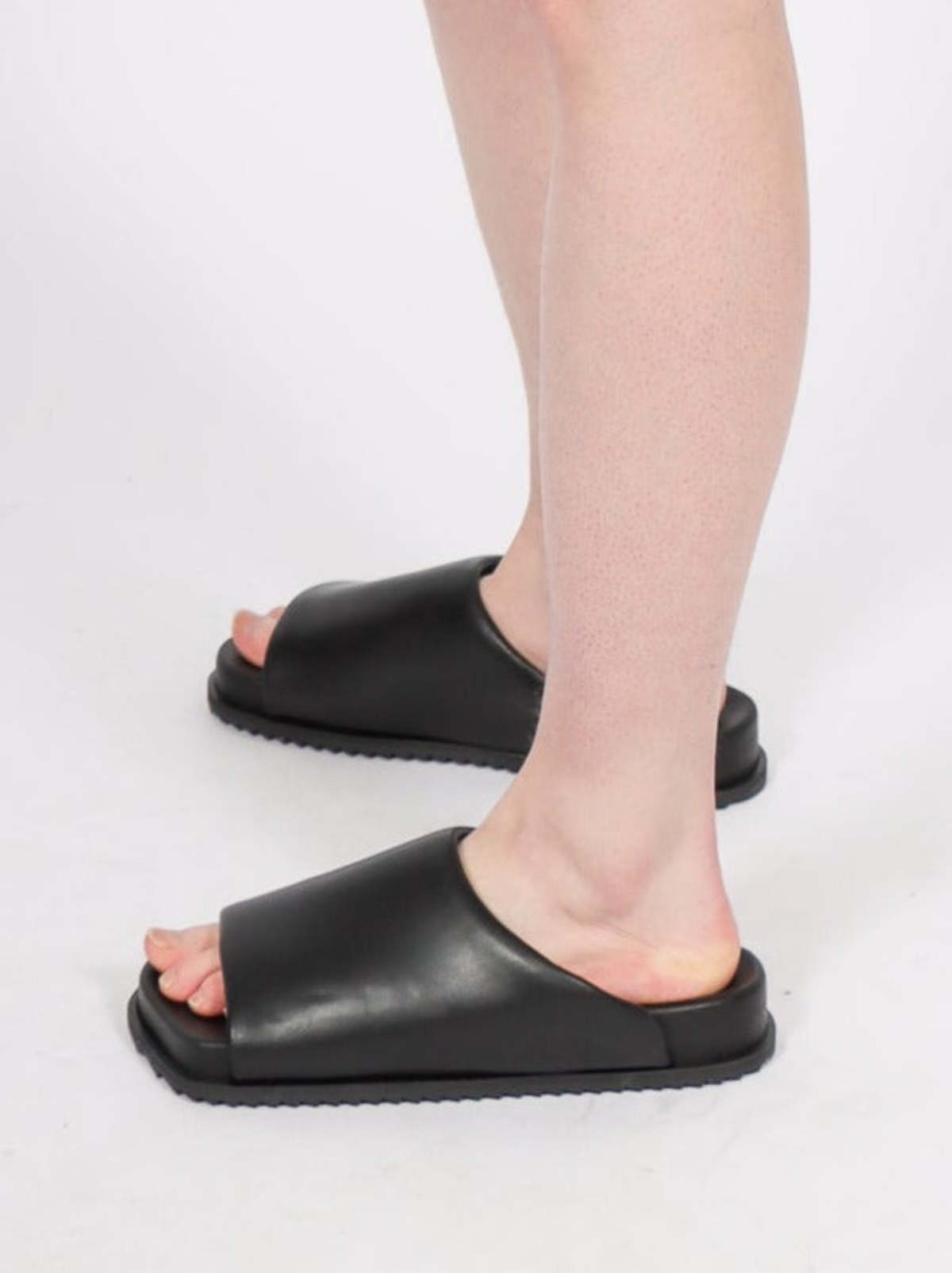 Yume Yume Finn Slider - Black | Garmentory