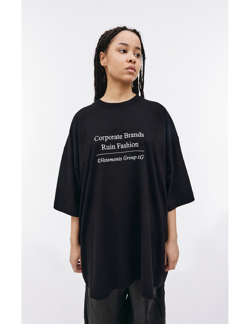 VETEMENTS Embroidered Oversize Sweatshirt 17AW ヴェトモン オーバーサイズ ロゴ 刺繍 モックネック パーカ スウェット ブラック Vetements Embroidered oversize t-shirt - Black | Garmentory