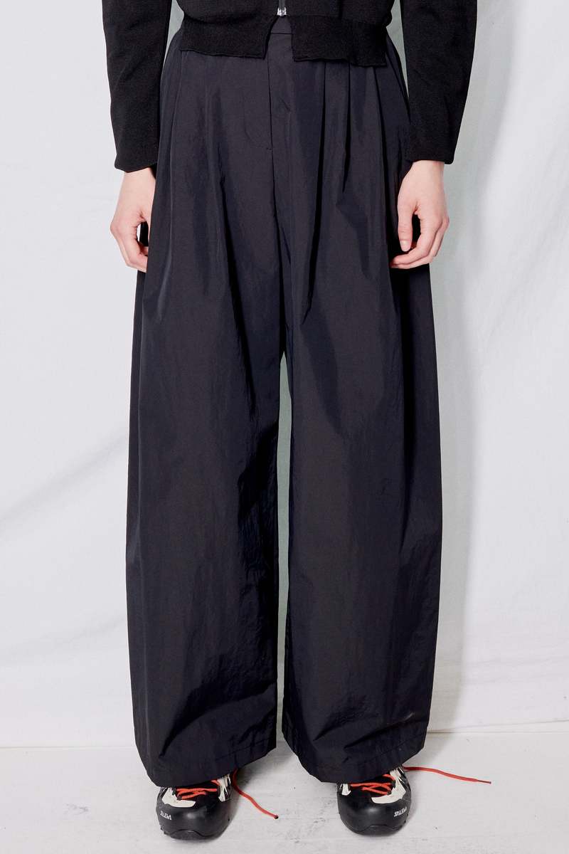 Amomento Popup Three Tuck Banding Pants - Black | Garmentory