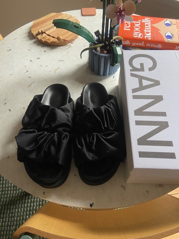 ♦Ganni♦サテン プラットフォーム スリングサンダル Ganni Ruched Platform Slide Sandal | Garmentory