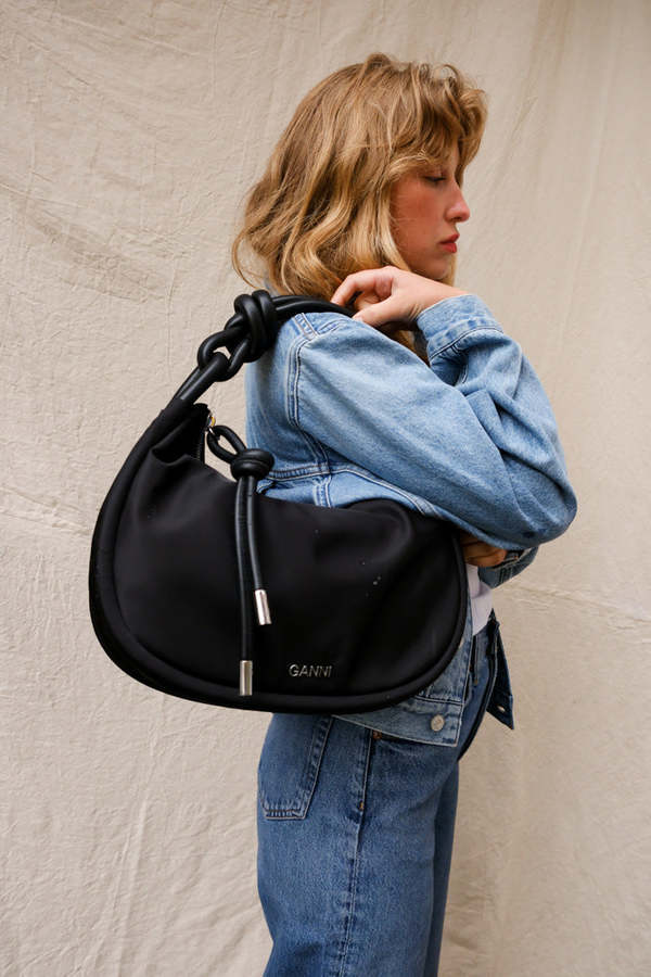 ☆韓国の人気☆【GANNI】☆KNOT BAGUETTE TOTE BA.G☆関税込☆ ☆韓国の人気☆【GANNI】☆KNOT BAGUETTE TOTE BA.G☆関税込