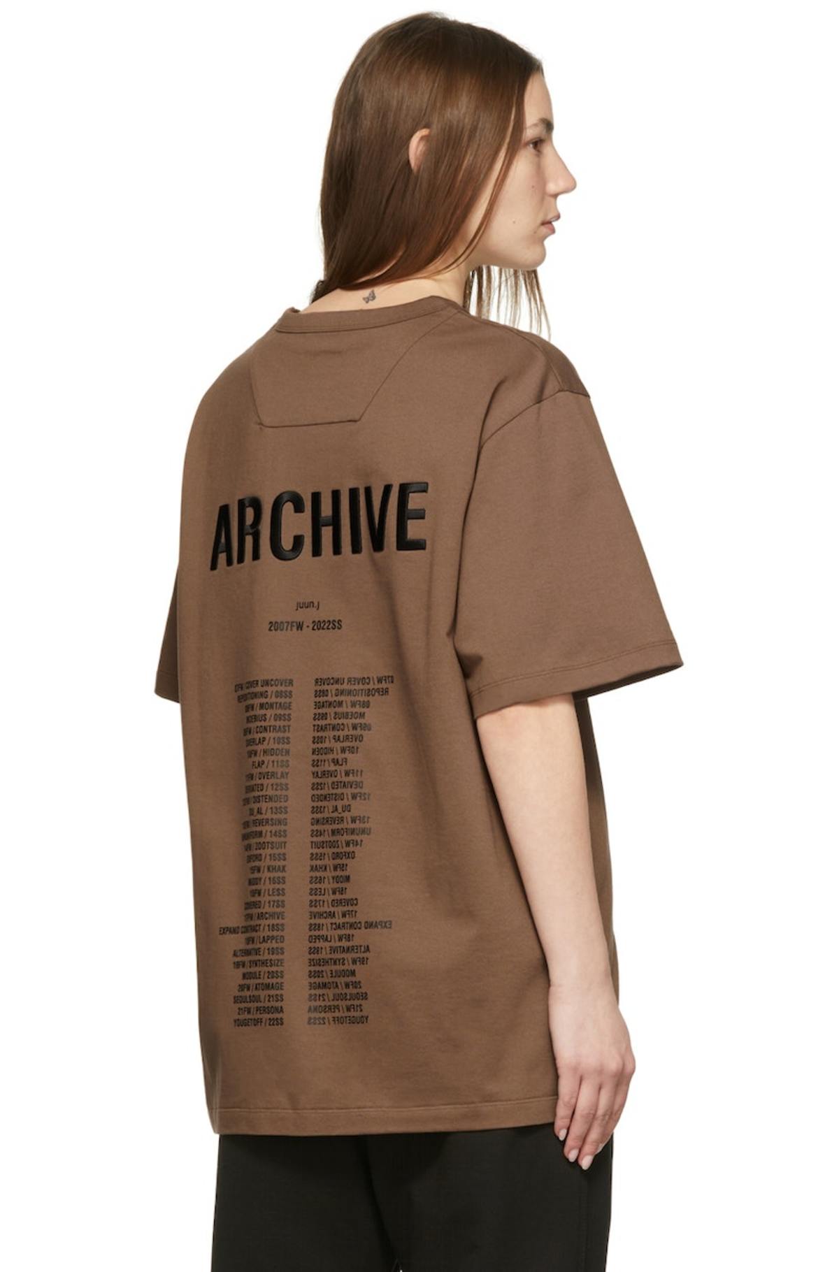 【関税込み】Juun.J ベージュ ロゴ刺繍 Tシャツ Juun.J embroidered-logo T-shirt | Black | FARFETCH