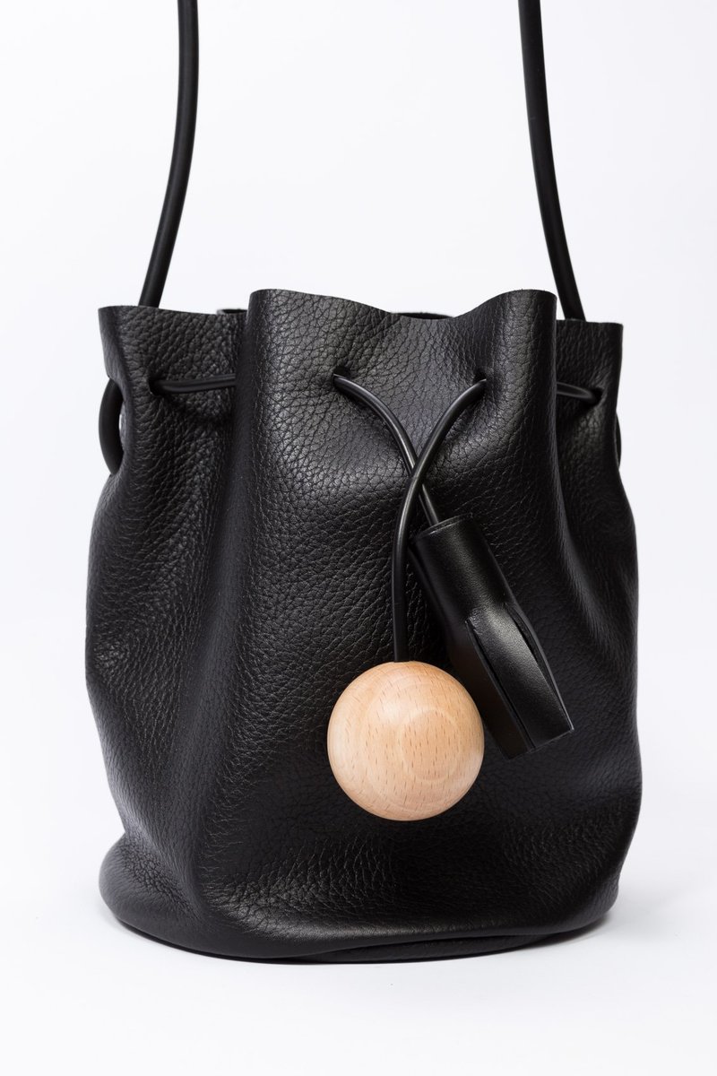 building block / bucket in pebbled