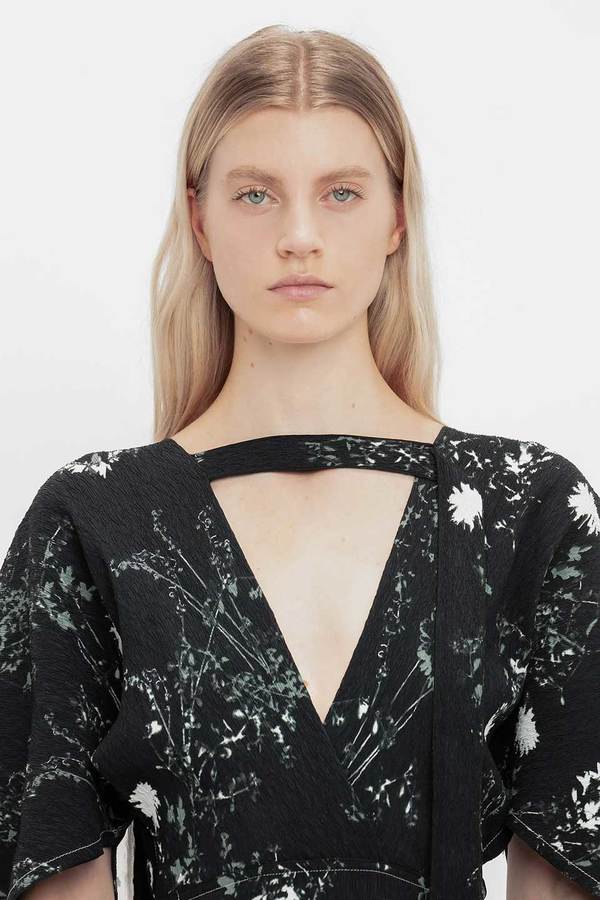 国内発| VICTORIA BECKHAM Kimono sleeve クレポンドレス Victoria Beckham Kimono Sleeve Printed Dress - Floral